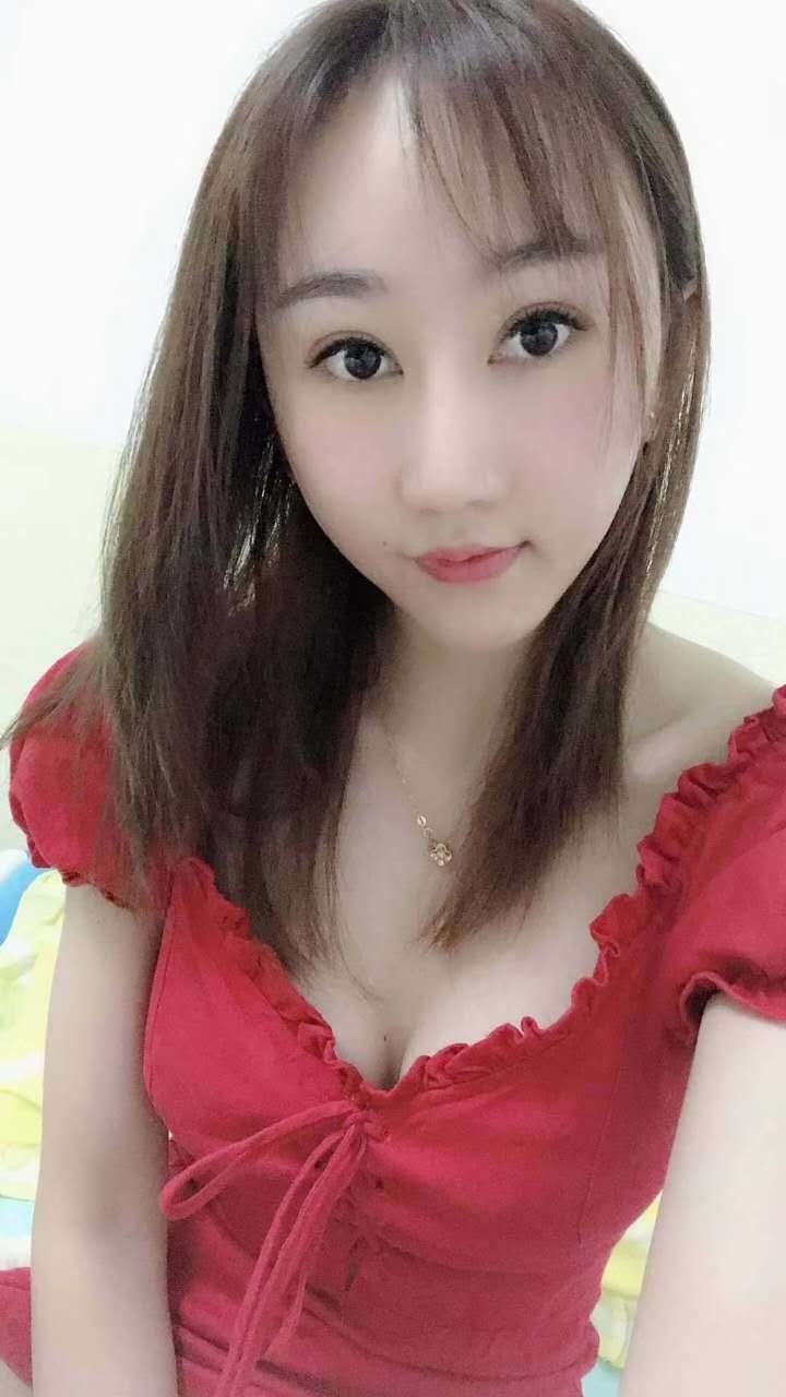 细皮嫩肉的c杯邻家小妹，湿润紧致吸力无穷！